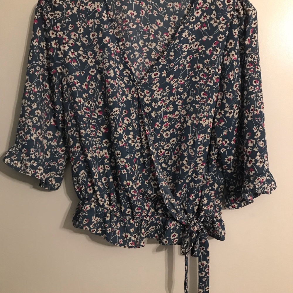 WOMENS Blouse Bundle Size Small